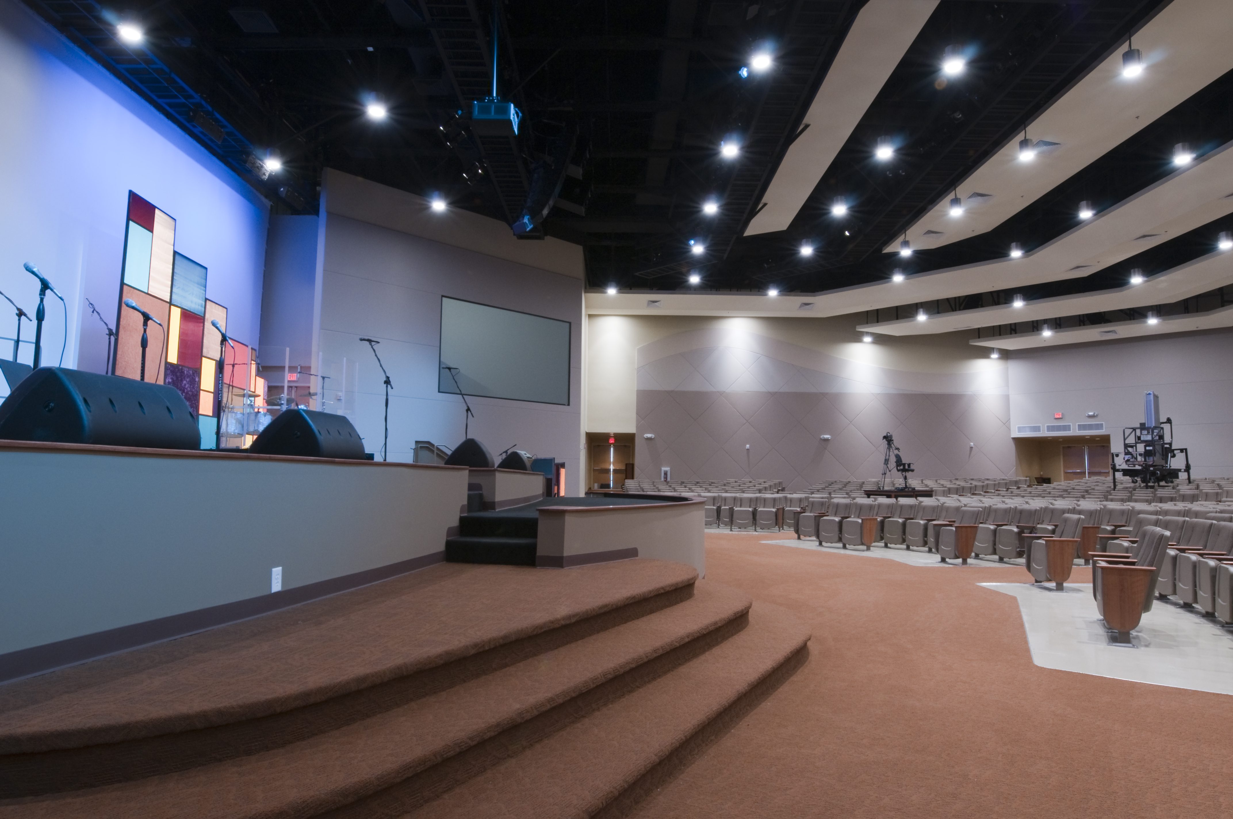 How To Choose The Best Projector Screen And Projector For Your Church